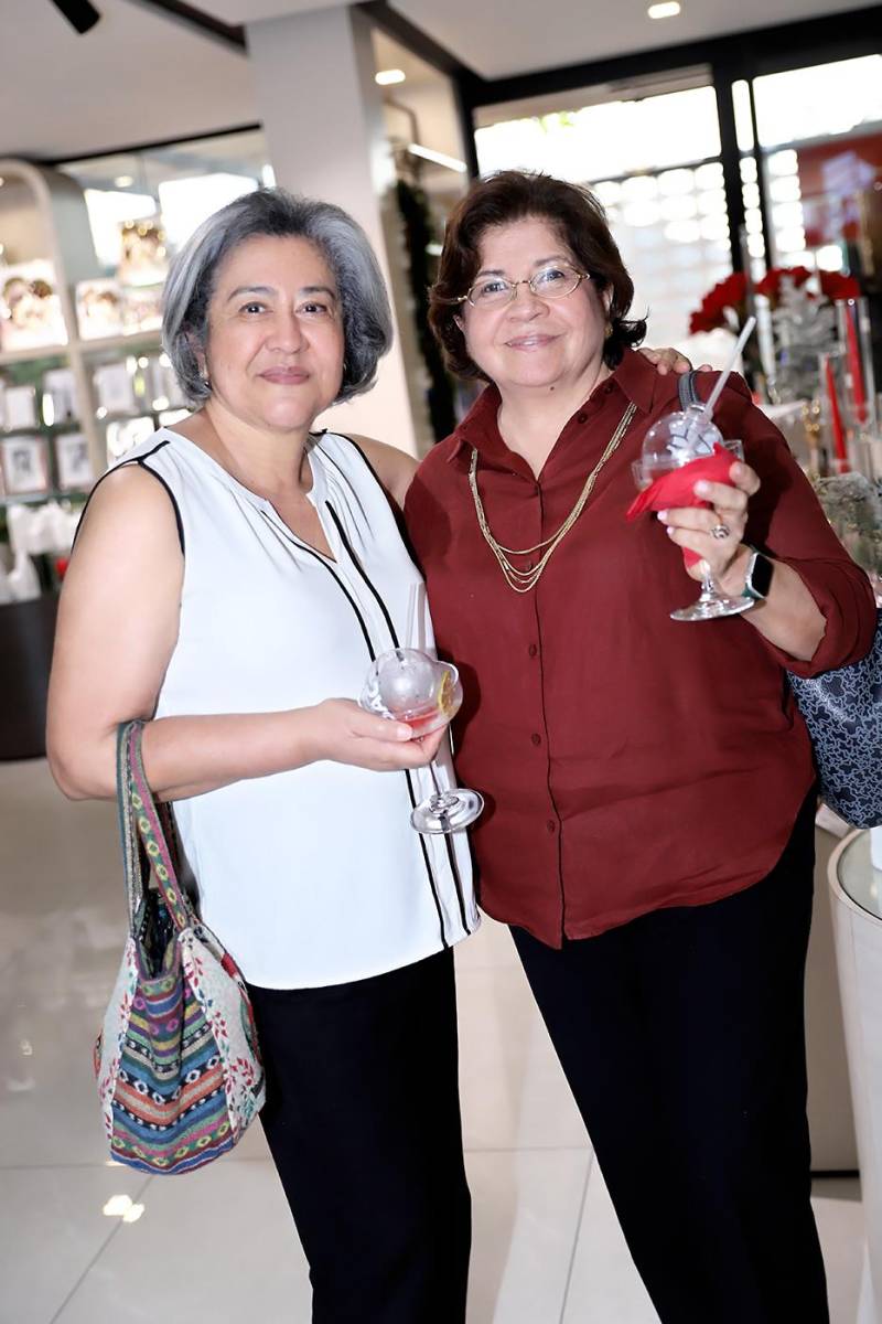 Fátima Flores y Lesbia Casco