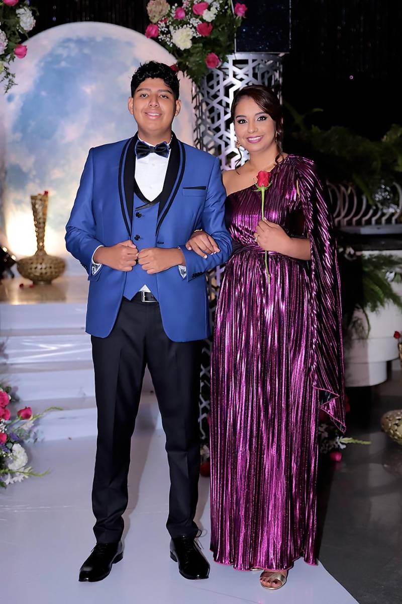 Desfile padres e hijos de la prom 2024 del Instituto San José del Carmen