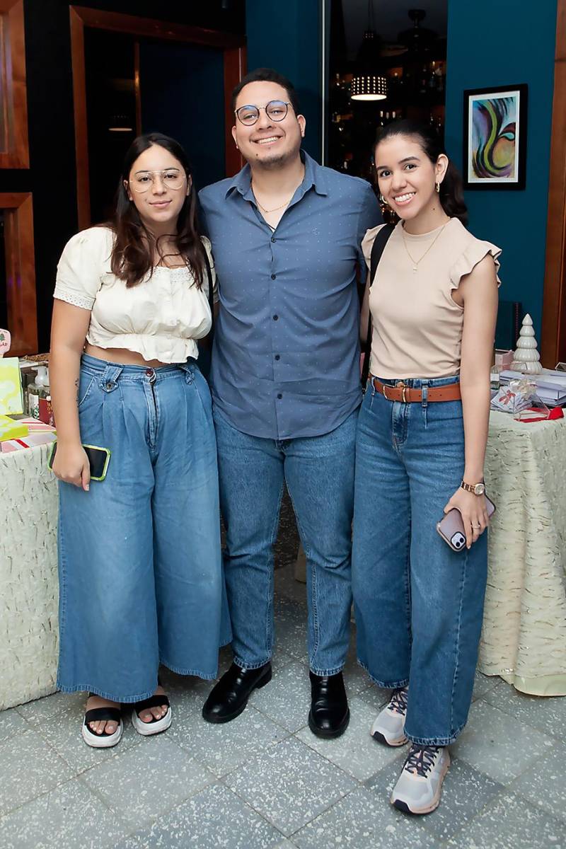María Eugenia Novillo, José Varela y Sofía Romero.