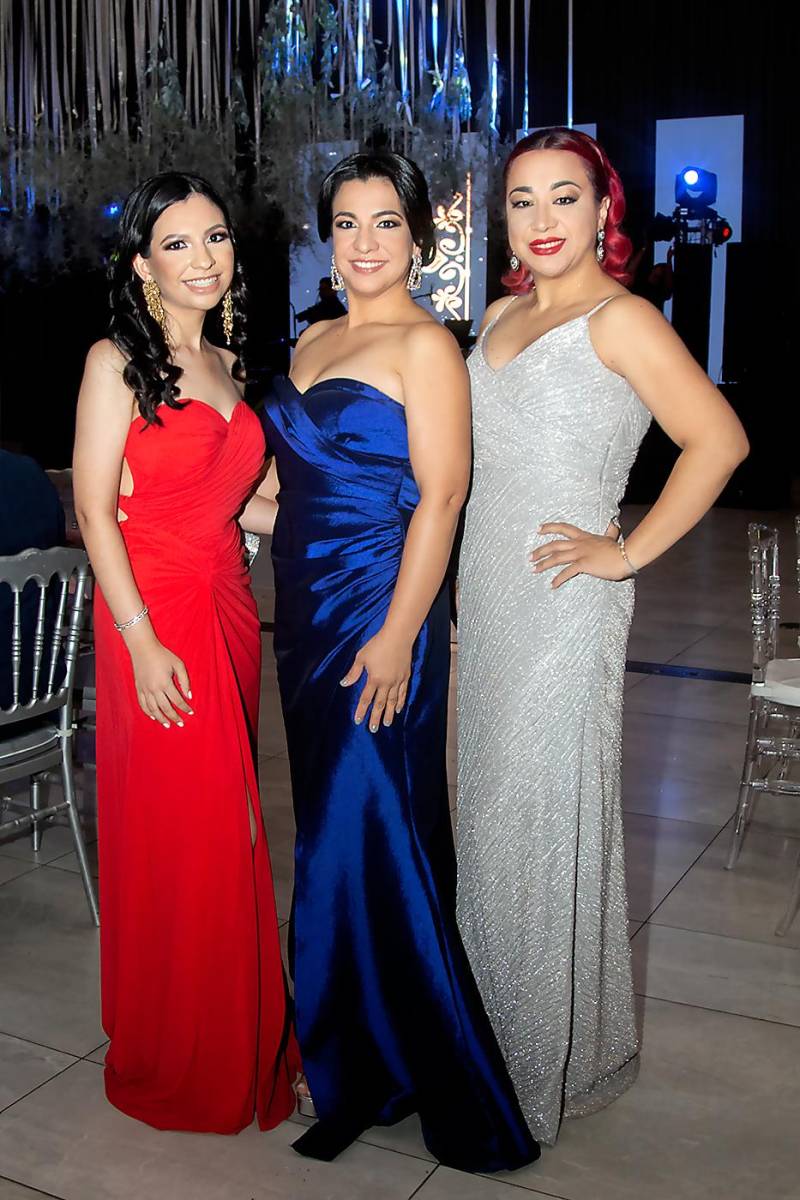 Camila y Kathia Medina con Alba Pacheco.