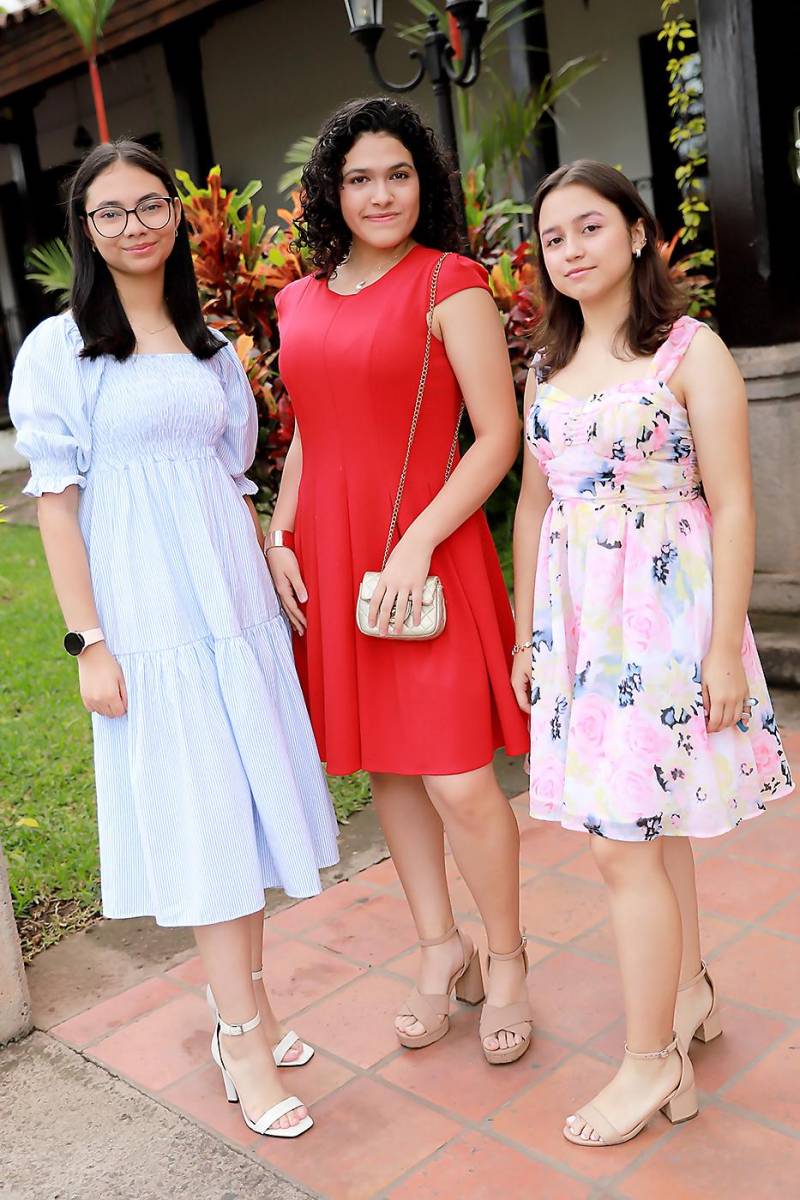 Natalia Lagos, María Fernanda Lagos y Daniela Sequeira.