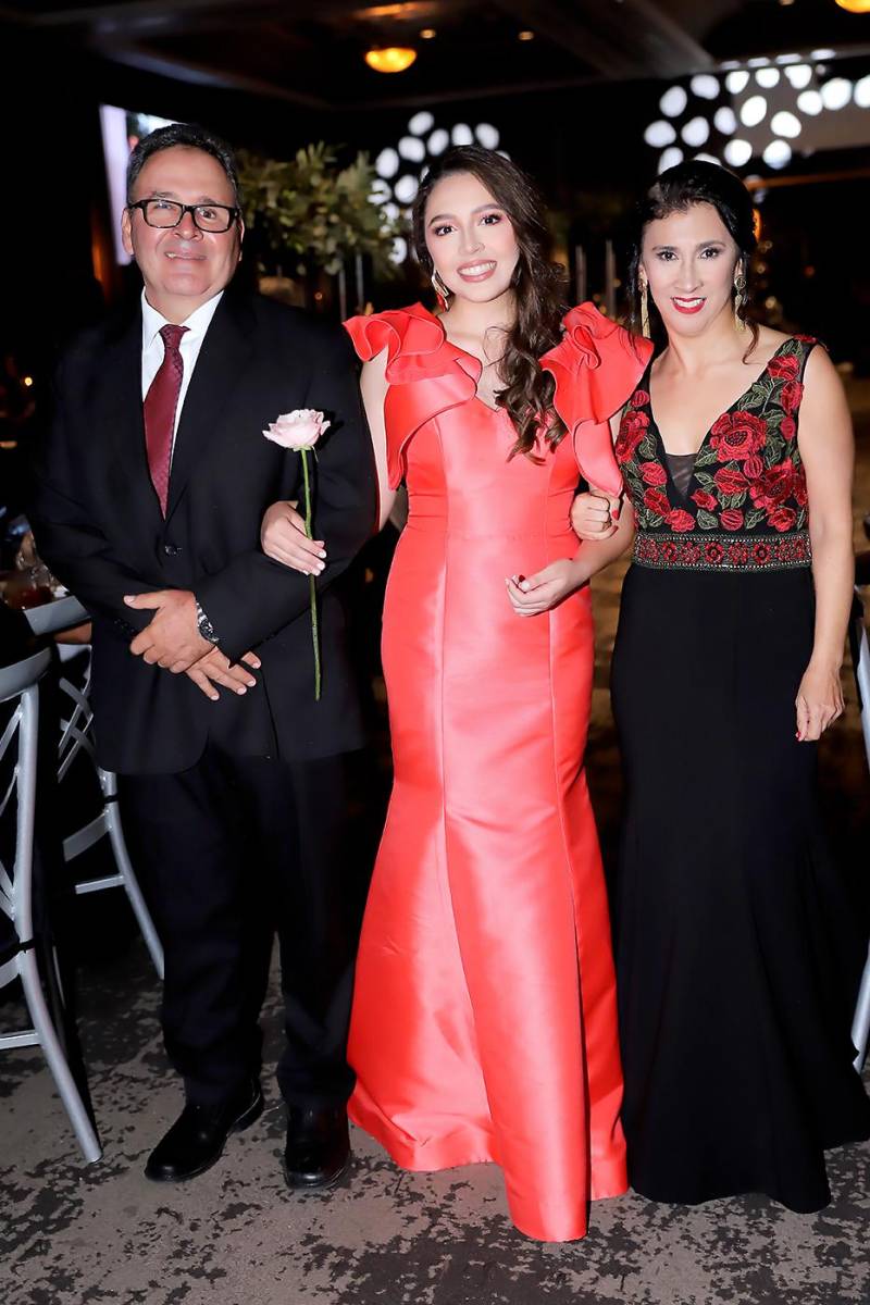 José, Valentina María Zuñiga y Celia Durón.