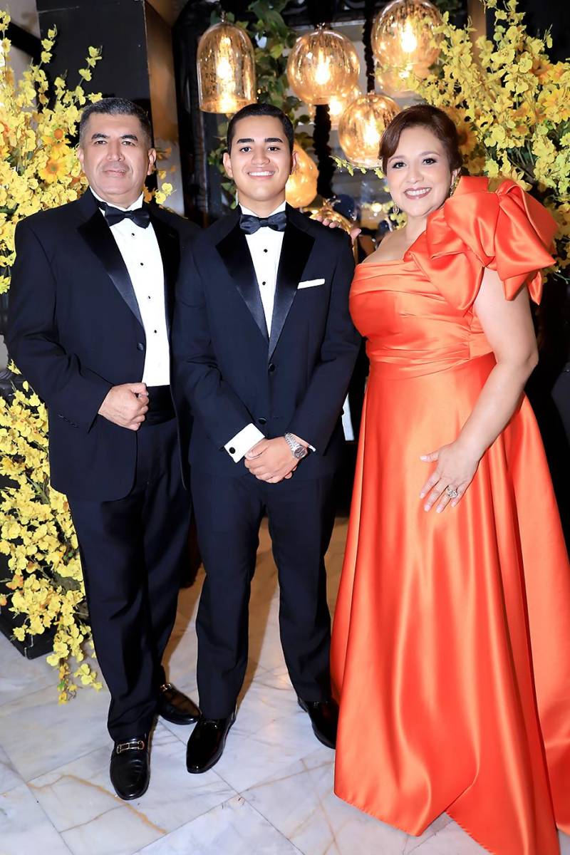 Invitados a la prom 2025 de DelCampo School