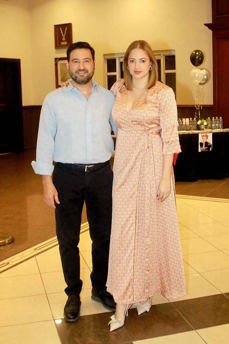 René y Linda Bendaña.