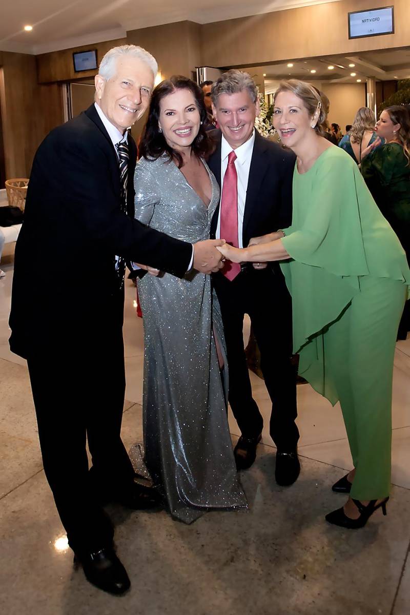 Roberto Bueso, Suyen Quan, Rodolfo Bueso y Estela del Carmen Bueso.