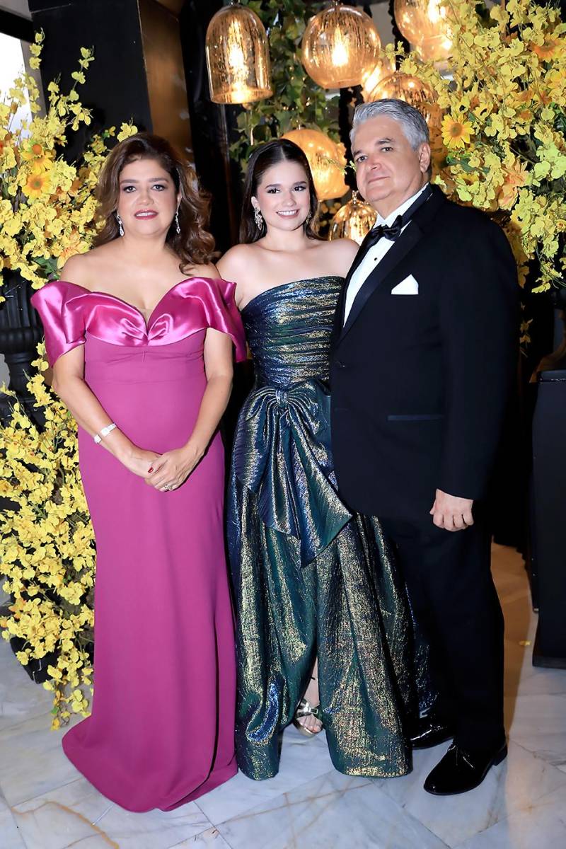 Invitados a la prom 2025 de DelCampo School