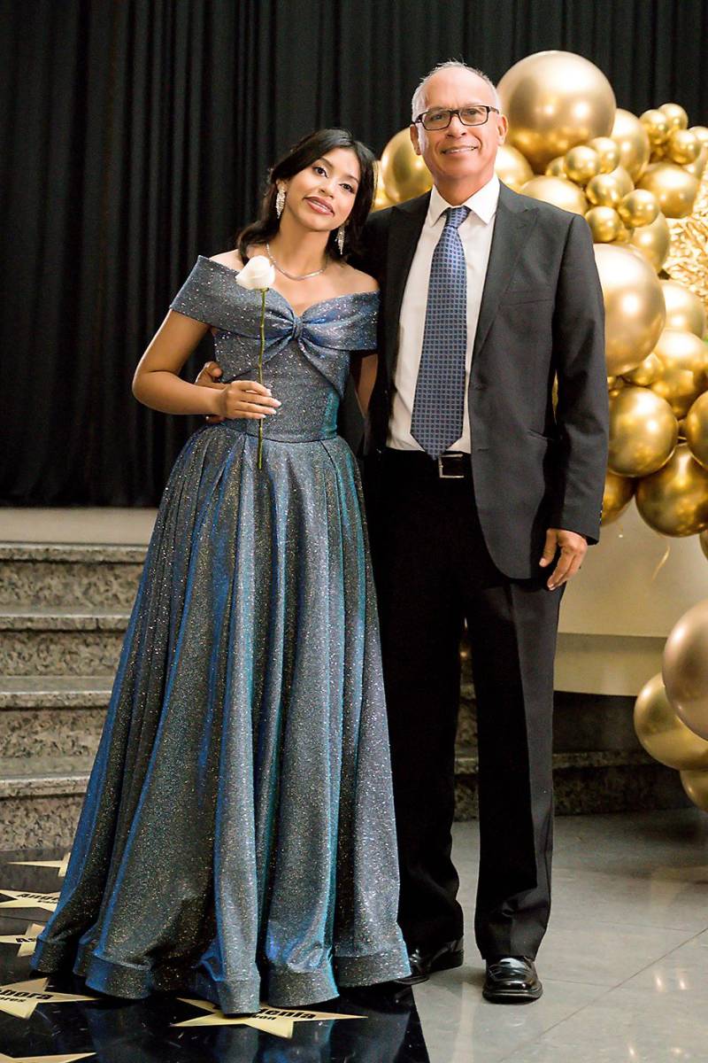 Desfile padres e hijos de la prom 2024 de IHCI Bilingual School