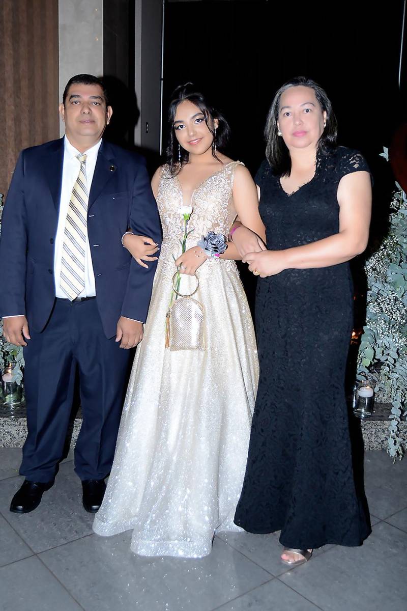 Arturo Alfaro, Ana Lucía Alfaro y Tannya Mendoza.