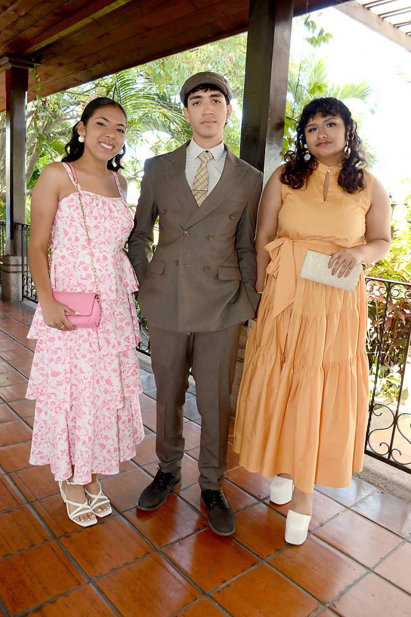 Karla Canales, Óscar Reyes y María Celeste Urbina.