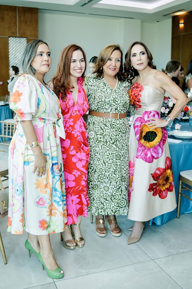 Karla Cerrato, Mónica Gallardo, Marina de Puerto y Karla Puerto de Lardizábal.