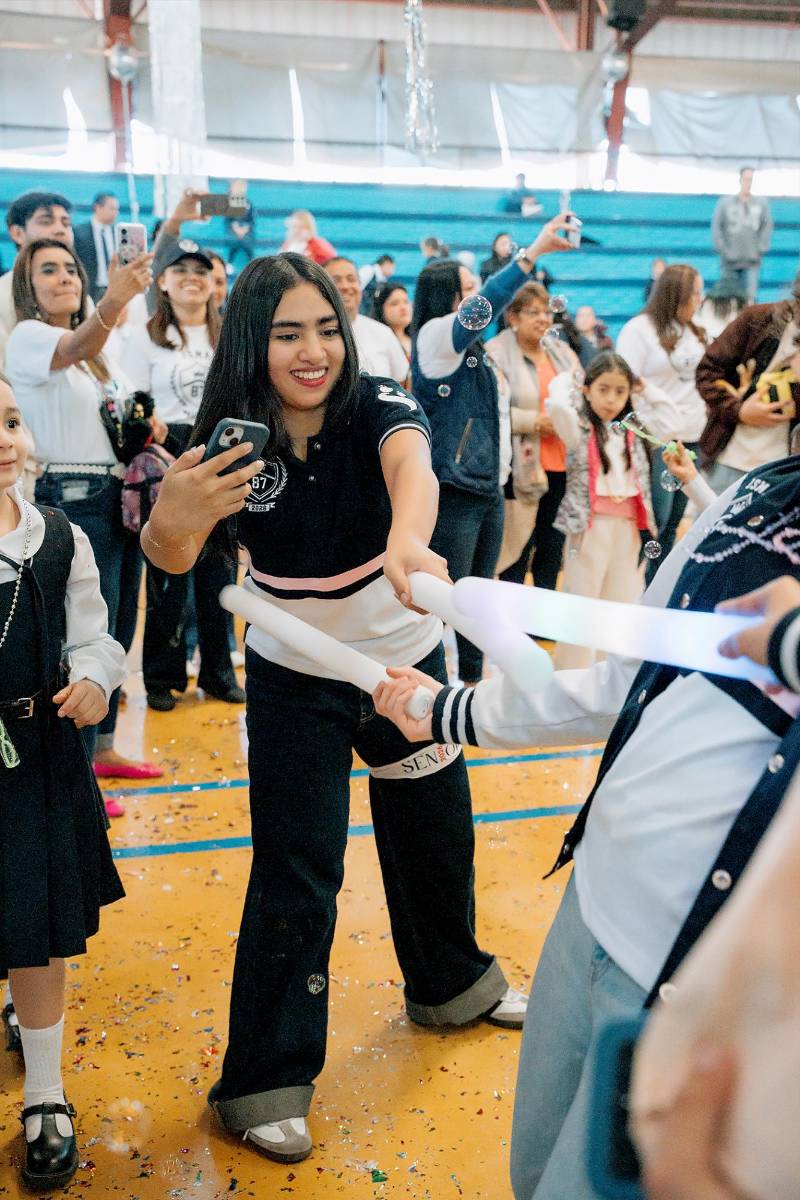 Senior entrance de la clase 2026 del Instituto María Auxiliadora