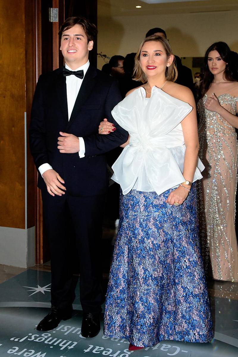 Diego Gabriel y su madre Jenny Carrion.