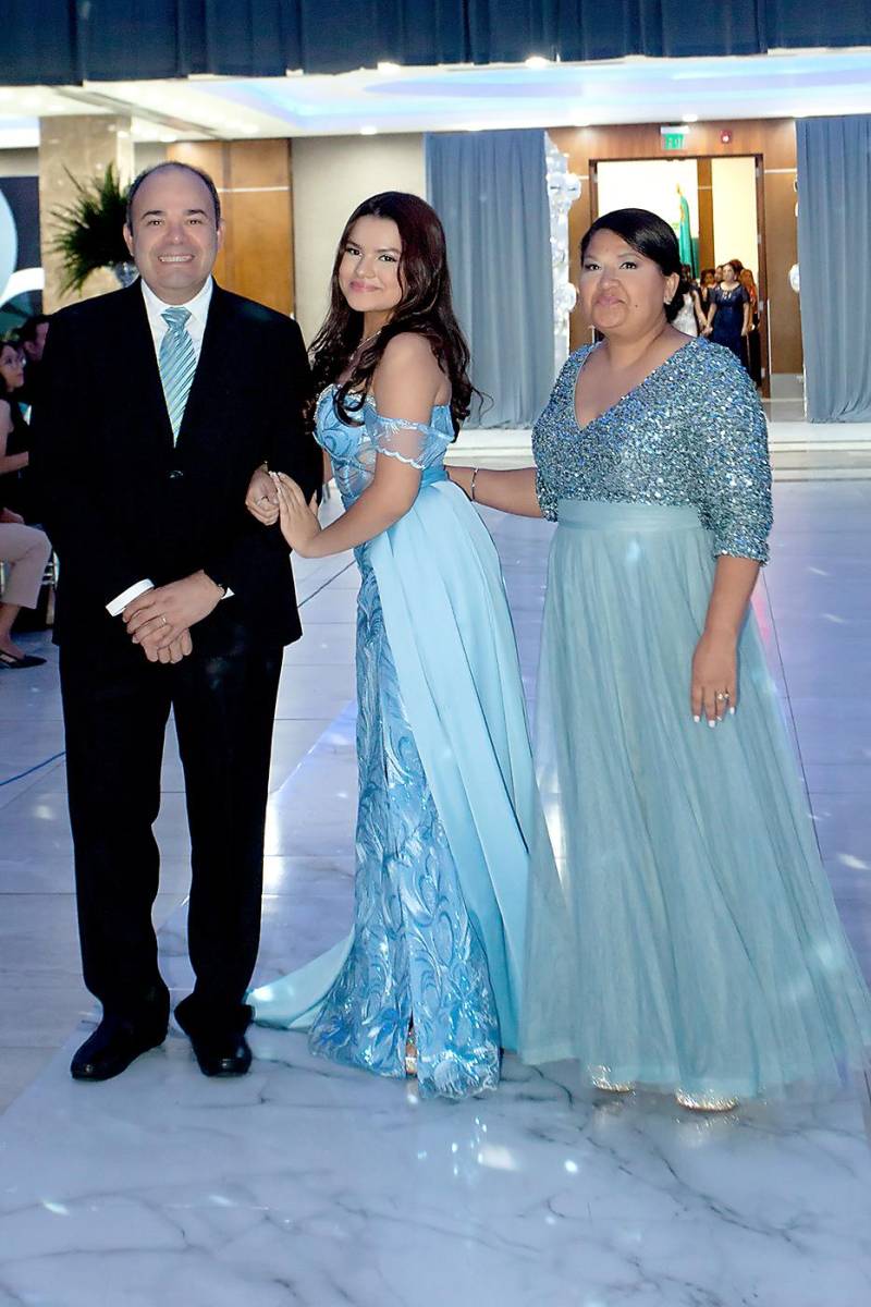  Luis Alejandro Caballero y Aida Romero con su hija Alejandra
