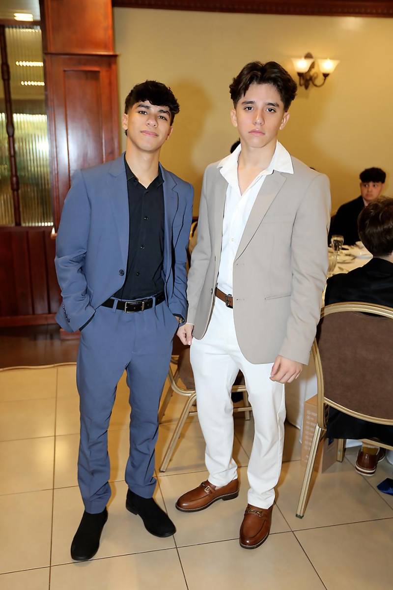 Kenneth Morales y David Iriarte.