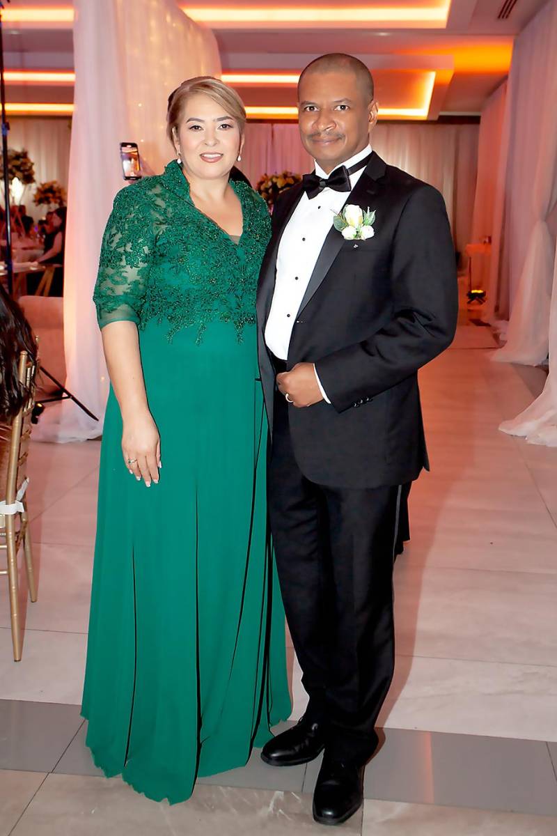 Perla Moran de Jones y Felipe Jones.