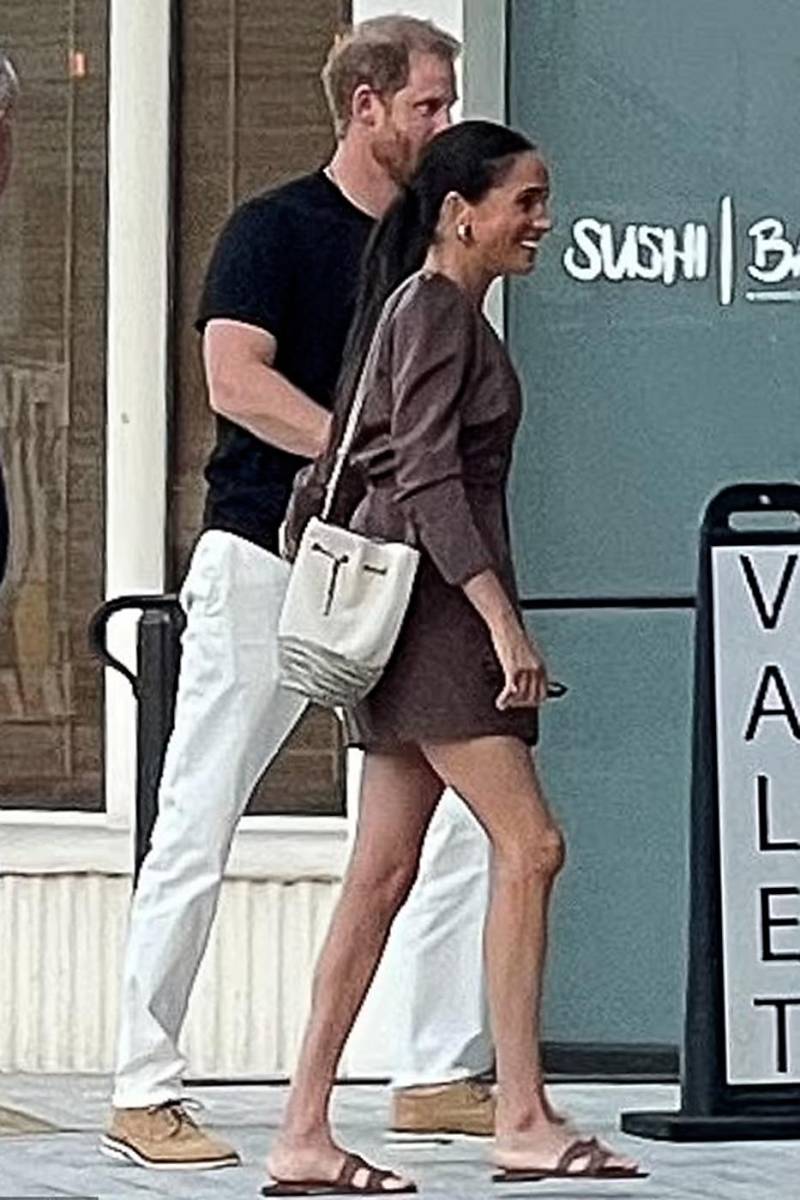 Los duques compartieron con Gwyneth Paltrow y Cameron Diaz, acompañadas éstas por sus respectivos maridos, Brad Falchuk y Benji Madden, así como Whitney Wolfe, la fundadora de la popular aplicación de citas Bumble, y su marido Michael Heard, así como empresario especialmente conocido por sus inversiones petroleras.