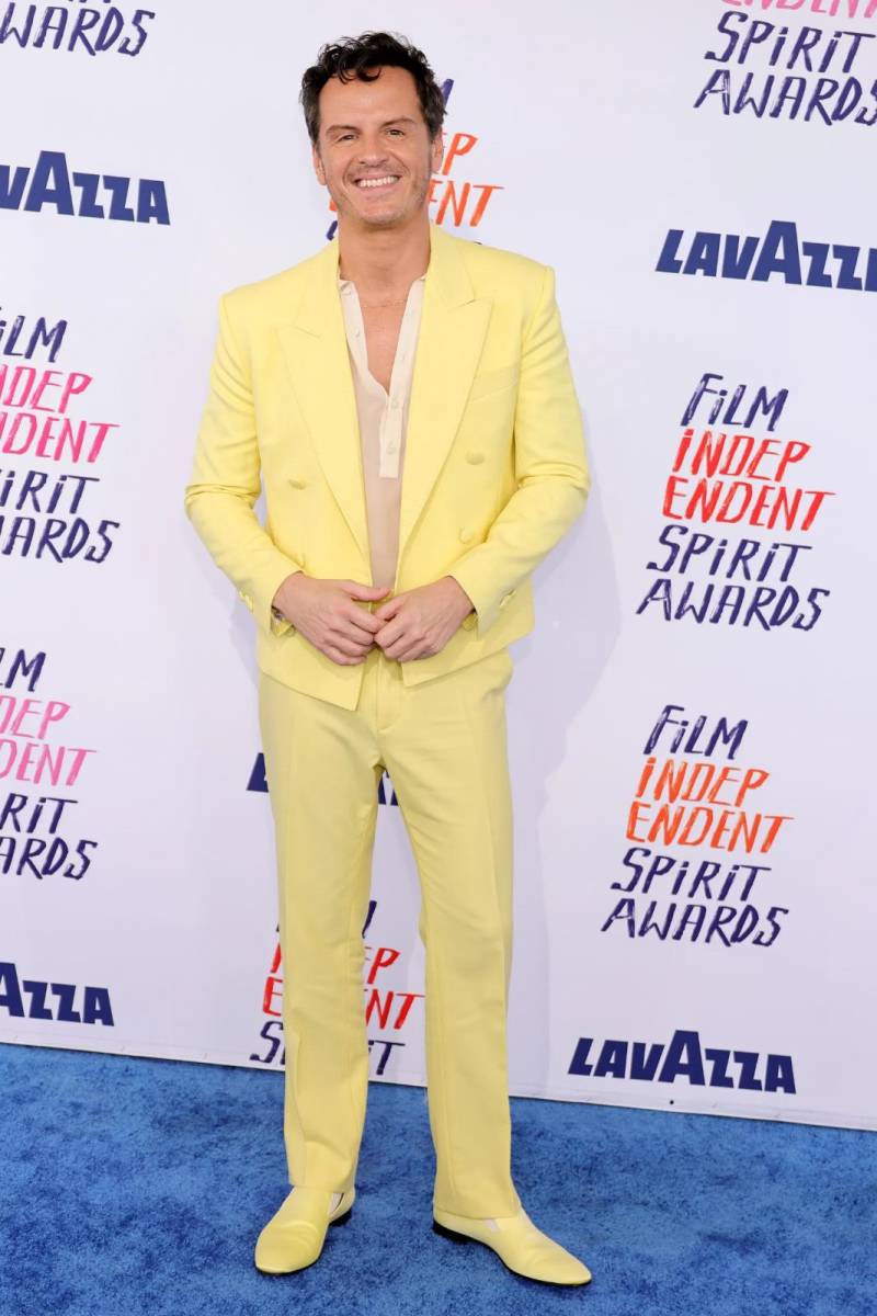 Andrew Scott, de Etro, se ha atrevido con el amarillo para esta ceremonia, en la que estaba nominado a mejor interpretación por su papel en ‘Desconocidos’.