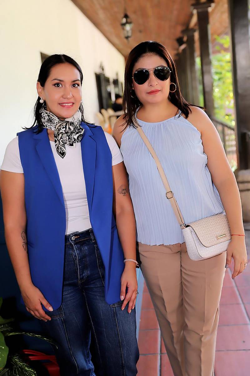 Carmen Mejía y Rebeca Chacón.