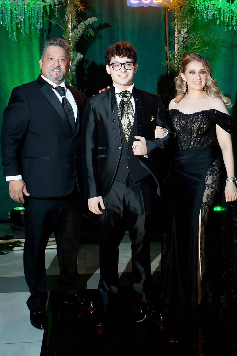 Melvin Barahona y Kenia Orellana con su hijo Rene Humberto