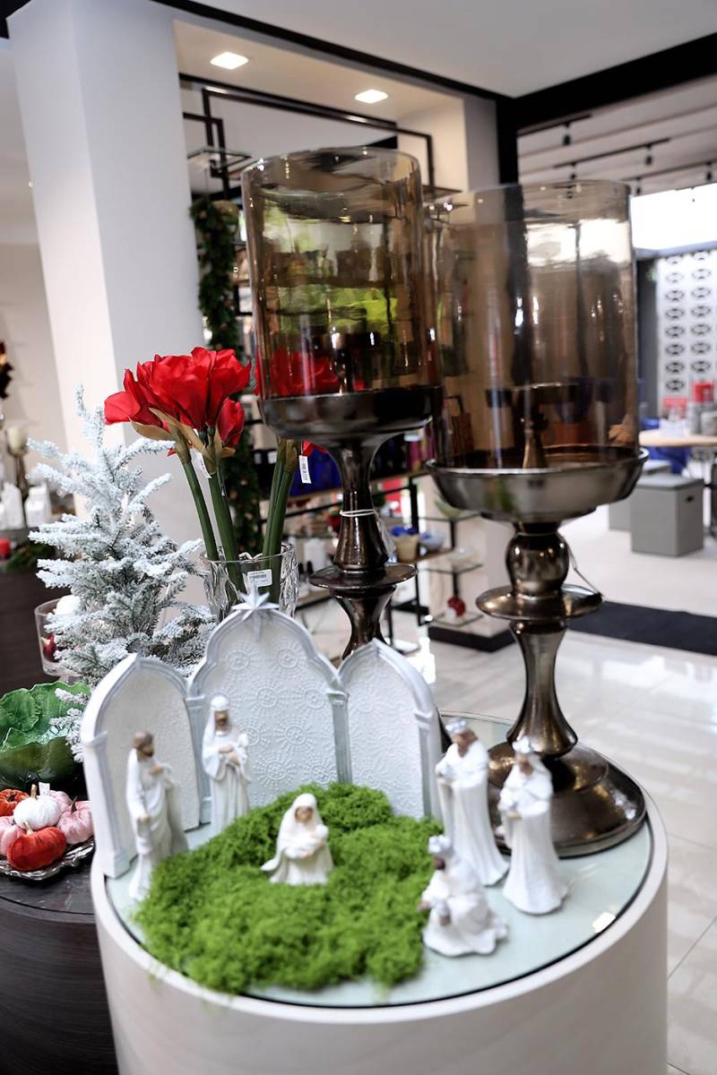 Nacimientos en delicada porcelana de diversas firmas son parte de la propuesta de temporada de Eleganza