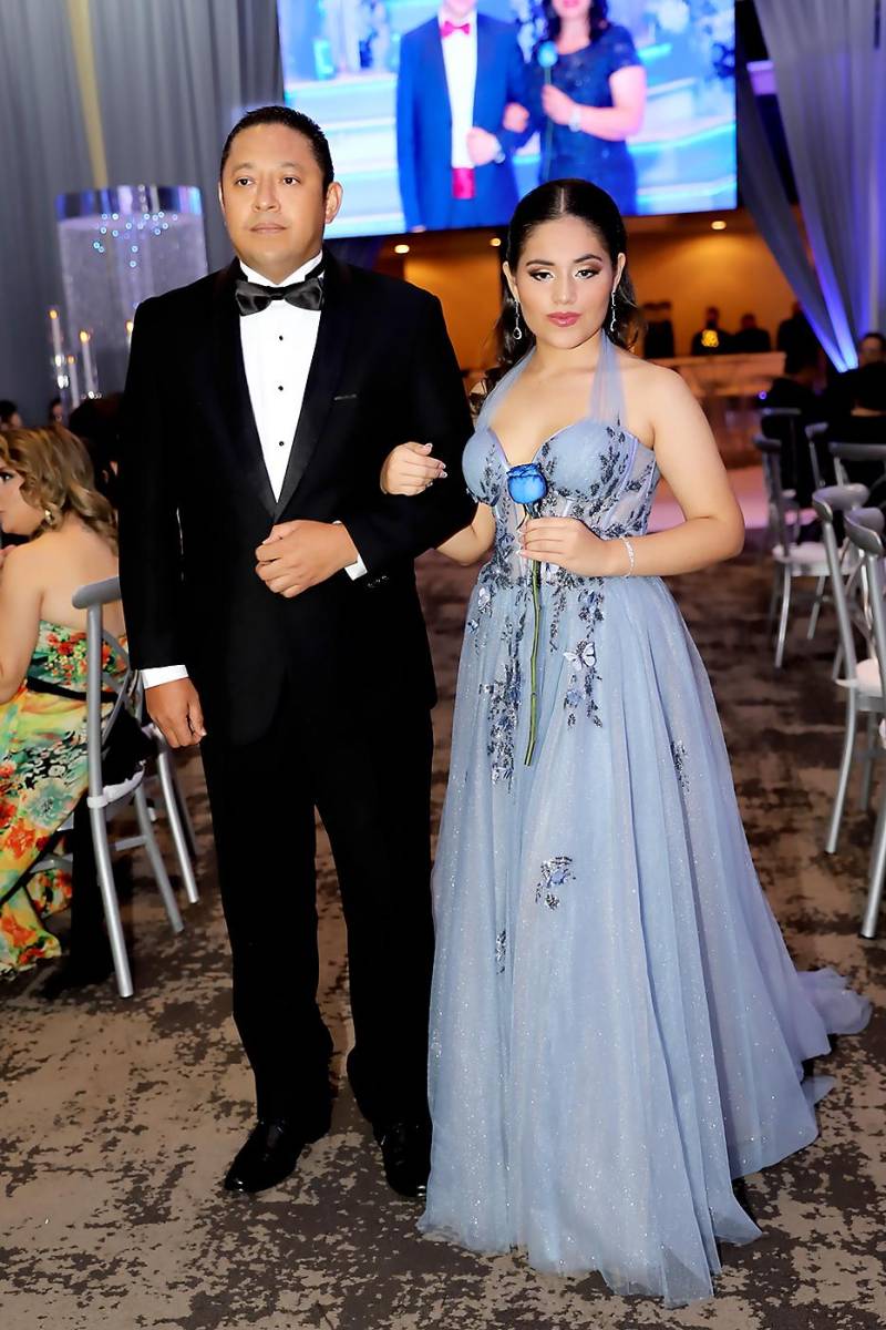 Yoni Aguiriano con su hija Alejandra Rachel Aguiriano Díaz 