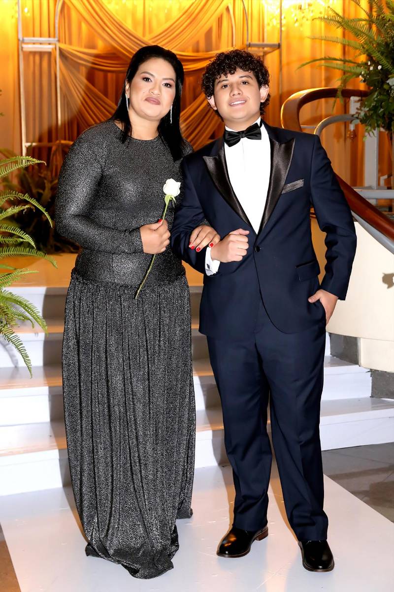 José Zelaya y su madre Mónica Barahona. 