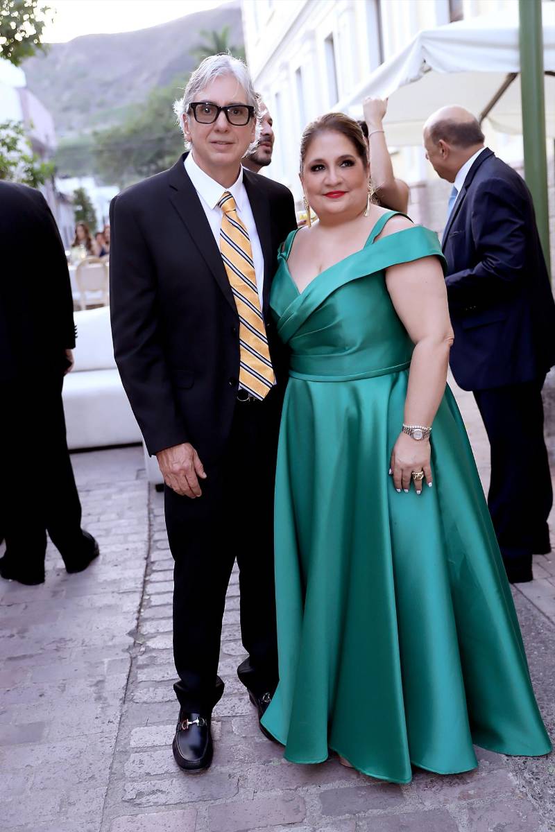 Así fue la boda eclesiástica de Ivana Lagos y Jacobo Waincier Canahuati