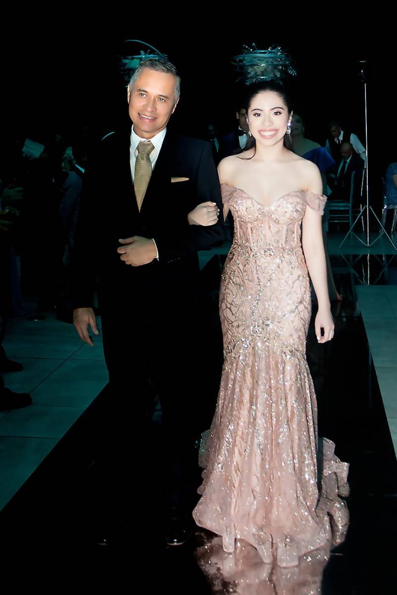 Adriana Sigüenza y su padre Andrés Sigüenza.
