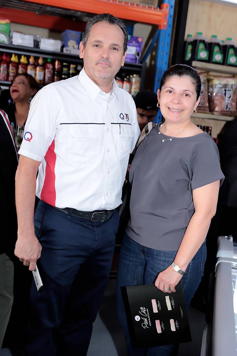 Mario y Johana Valladares.
