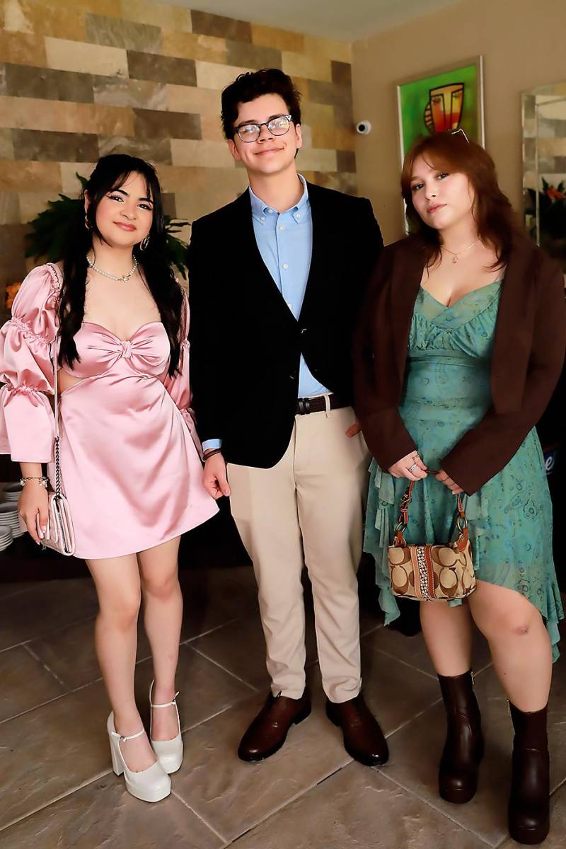 Fernanda Urrutia, José Ignacio Aguilar y Adriana Acosta.