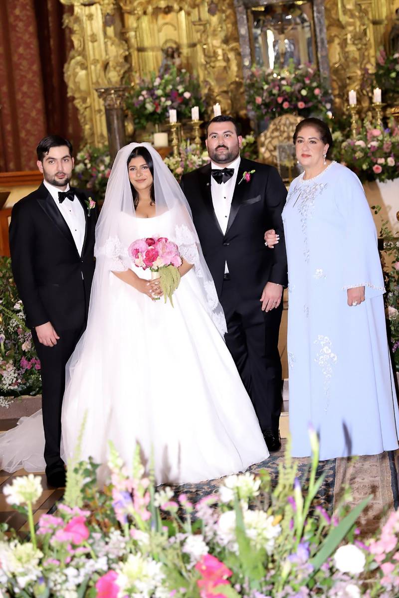 Así fue la boda eclesiástica de Ivana Lagos y Jacobo Waincier Canahuati