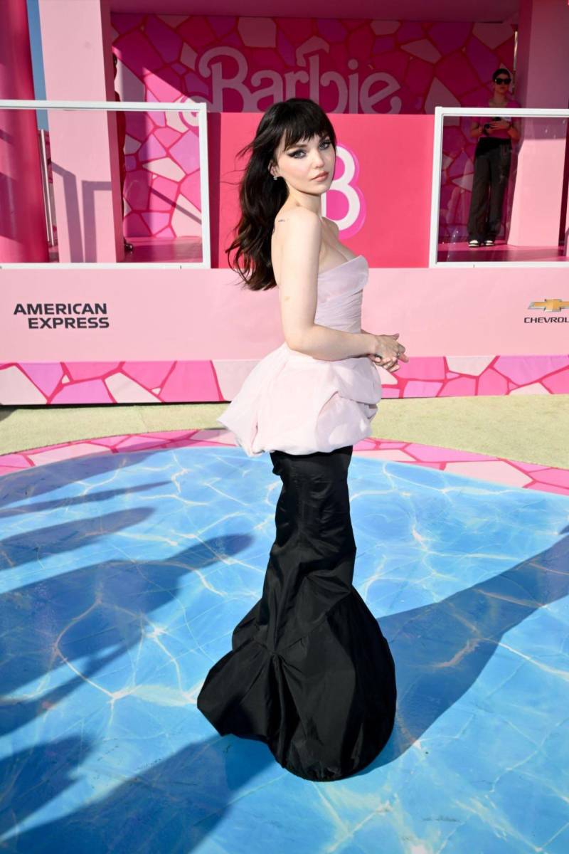 Dove Cameron en Ellie Misner.