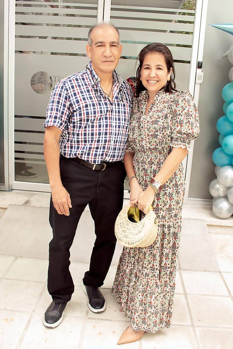 Abraham y Mónica de Bueso.