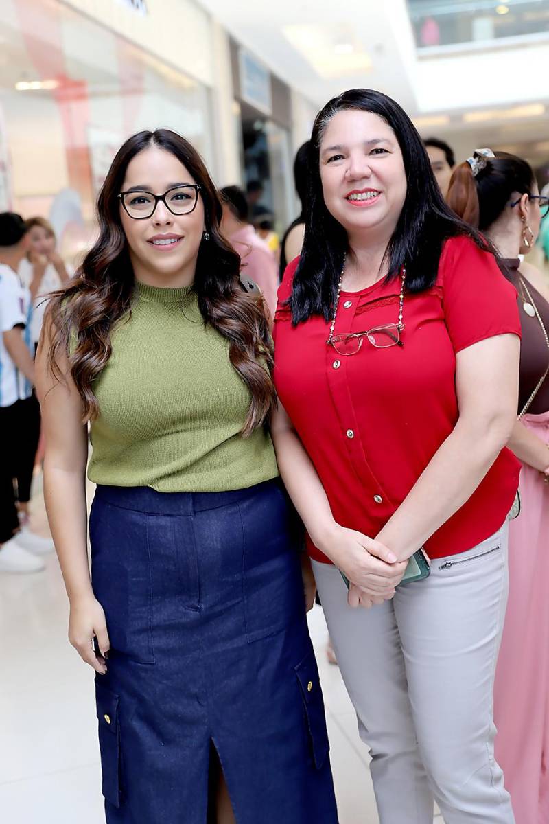 Reizel Vilorio con Zoraida Colindres
