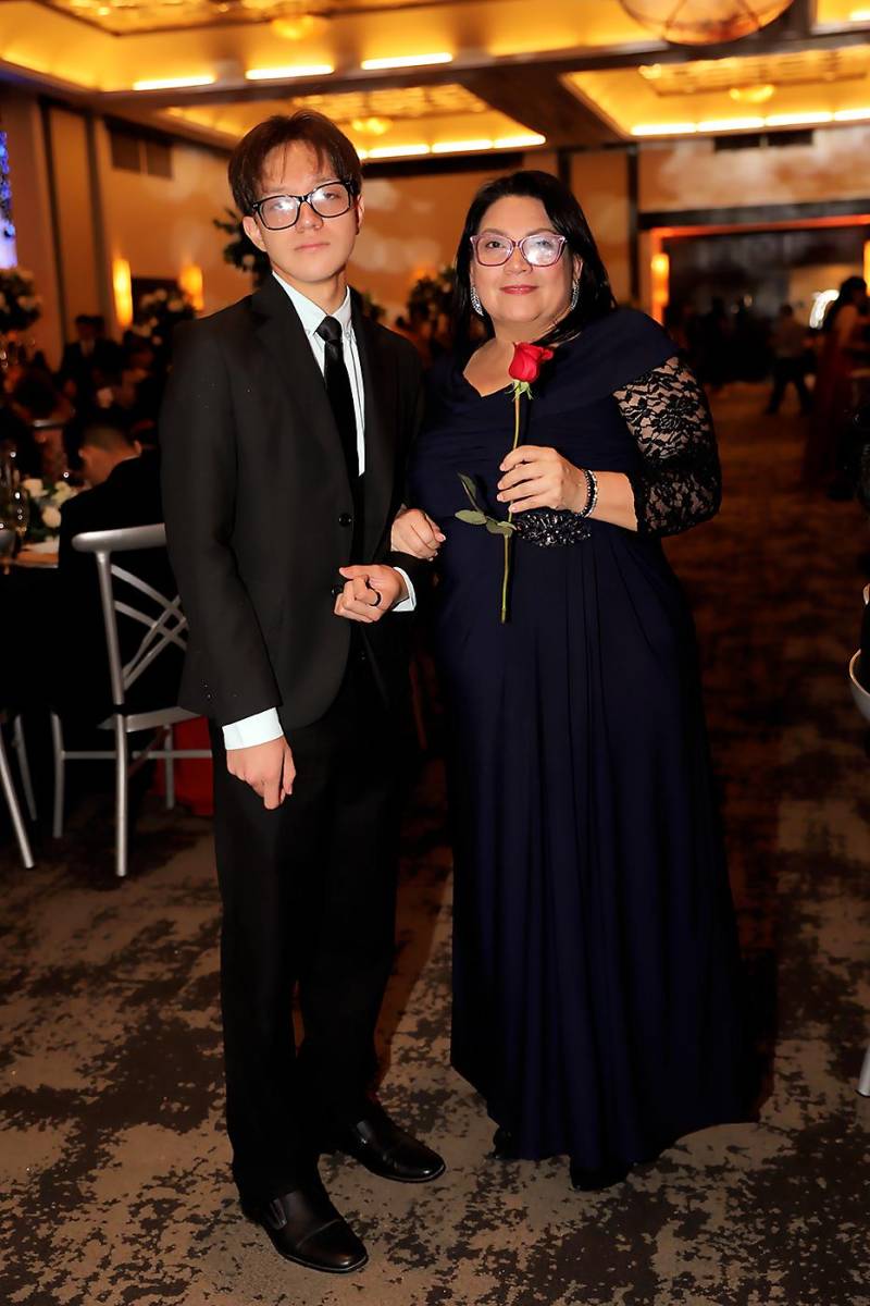 Joshua Zúniga y Ana Banegas.