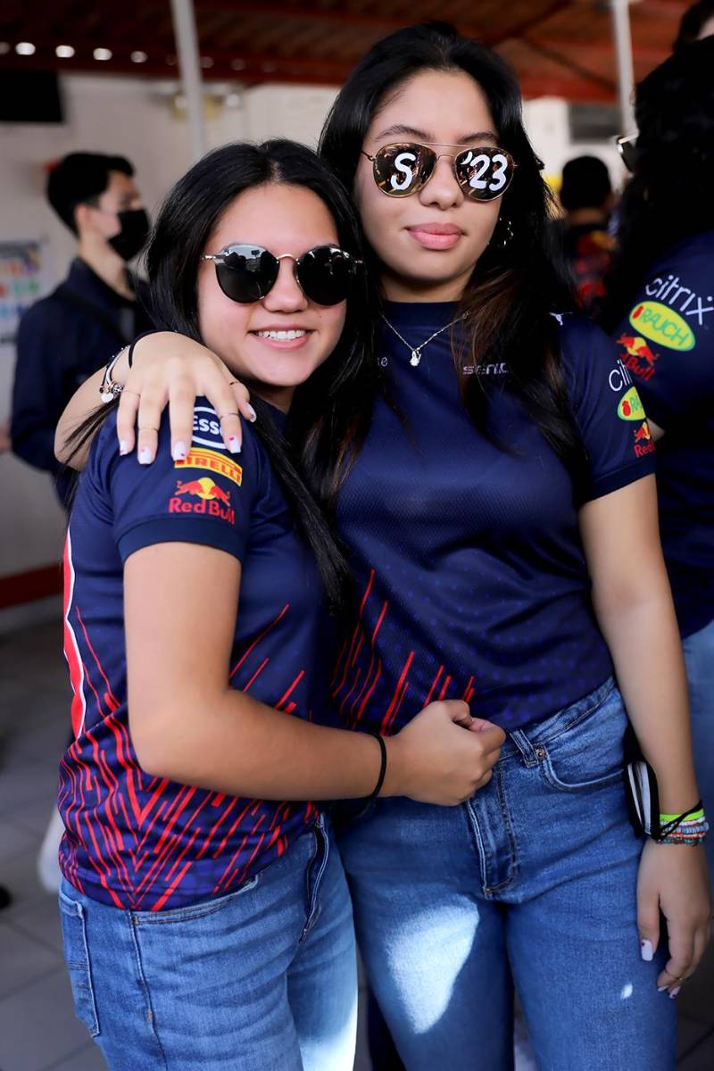 Natalia Alonzo y Valeria Huezo