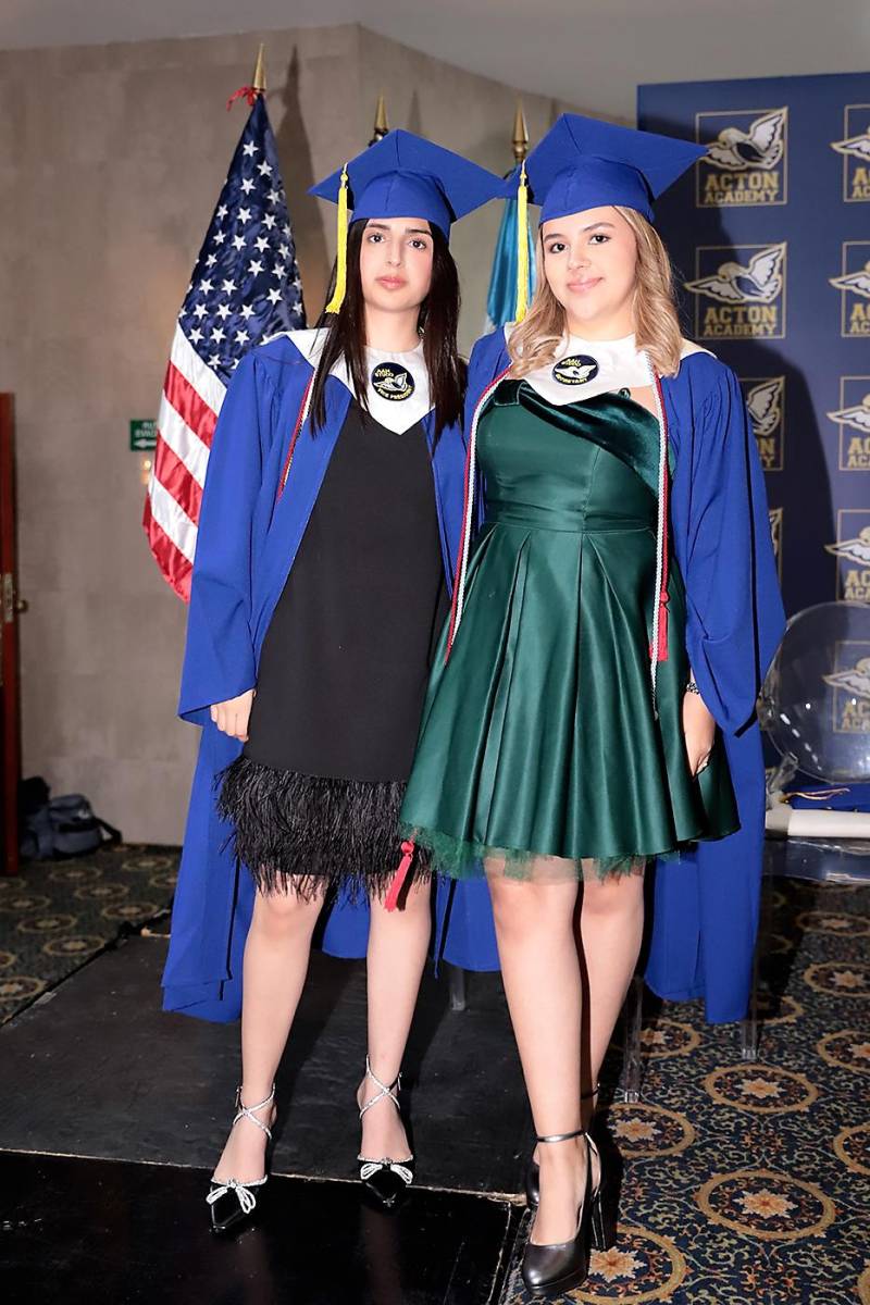 Andrea Tilguant y Valeria Gonzáles.