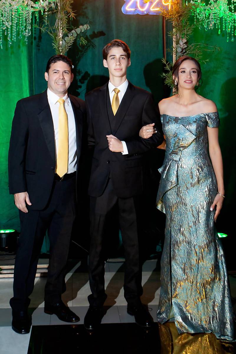 Oberdan Antonio Rivera y Martha Hawit con su hijo Saeed Antonio.