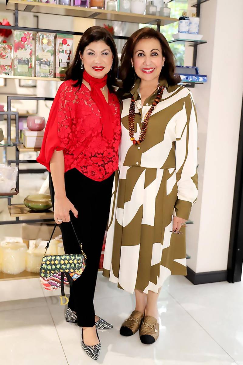 Patricia Corrales y Carolina Canahuati.