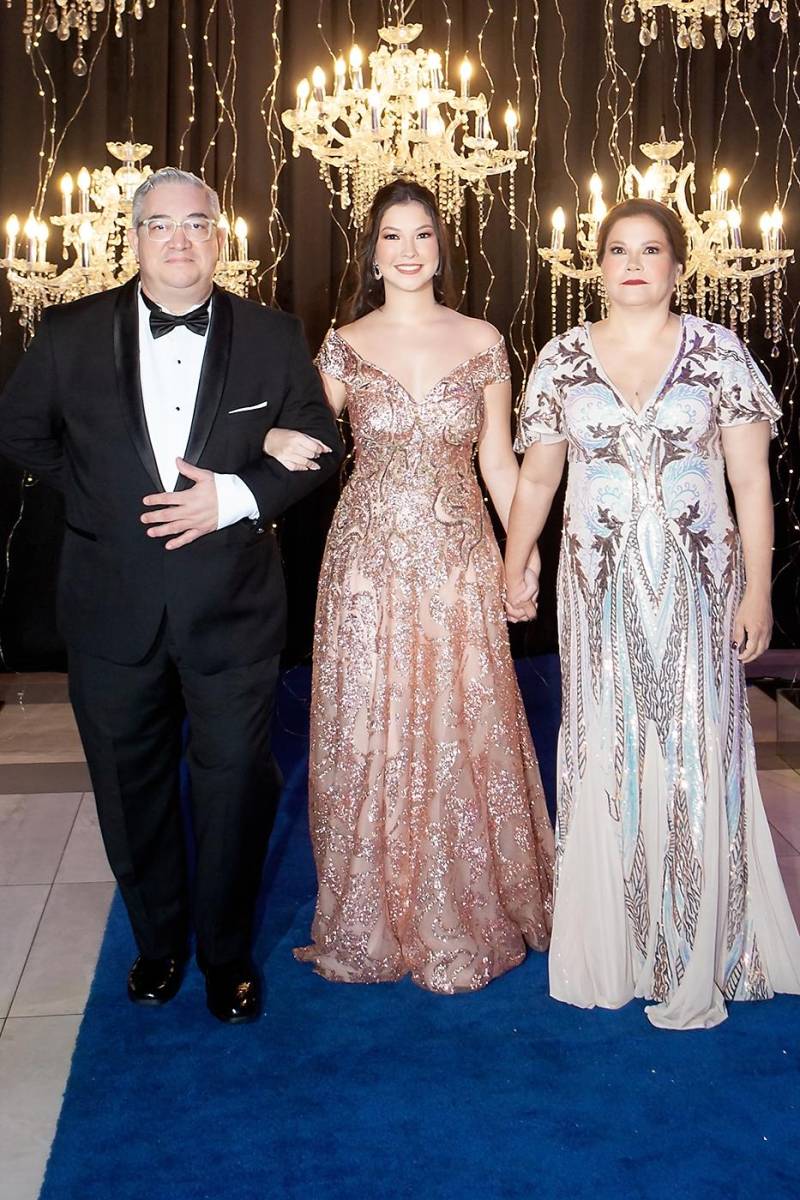 Mauricio Lamelas y Ana Reyes con su hija Adriana.