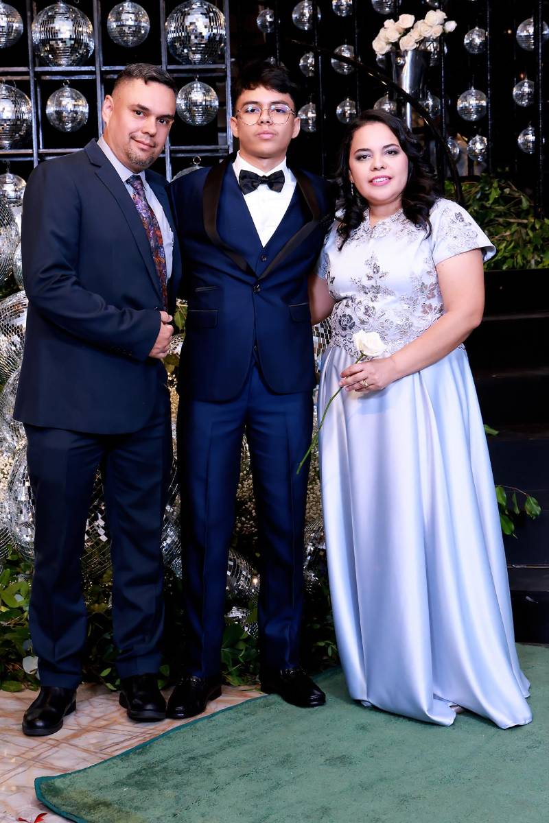 Jesús Mora , Aaron Mora y Ada Rodríguez