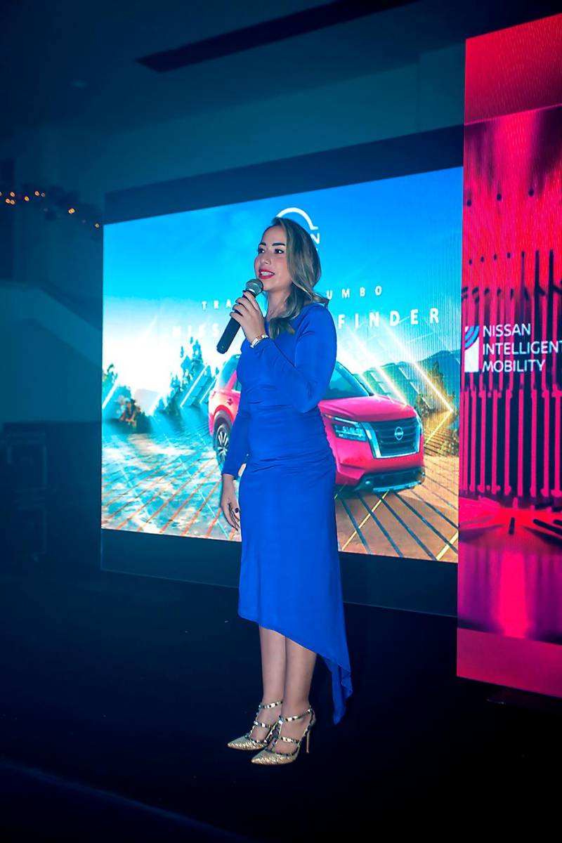 Diana Pineda, gerente de ventas Nissan, zona norte al momento de presentar la moderna Nissan Pathfinder.