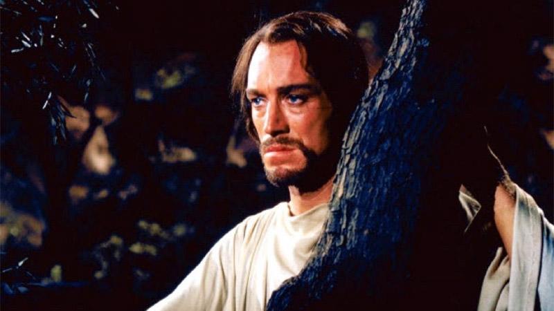 The greatest story ever toldEs una película de gran escala que recibió nominaciones a 5 Premios Óscar. Su trama relata la vida de Jesús de Nazaret y cuenta con un elenco en el que se incluyen reconocidos nombres del cine de esa época como Max von Sydow, Charlton Heston, Dorothy McGuire y Telly Savalas. 