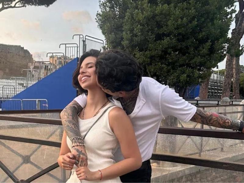 Tras semanas de especulaciones sobre un posible romance entre Ángela Aguilar y Cristian Nodal, ambos han confirmado en exclusiva para la revista HOLA! América que efectivamente están en una relación. A continuación, te contamos algunos de los detalles que se conocen hasta el momento.