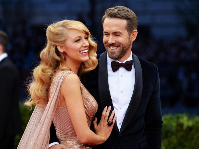  Blake Lively y Ryan Reynolds le dieron la bienvenida a su cuarto hijo en febrero, la pareja no anunció oficialmente la llegada de su bebé, pero postearon una fotografía durante el Super Bowl, donde se vio a la actriz sin su baby bump.