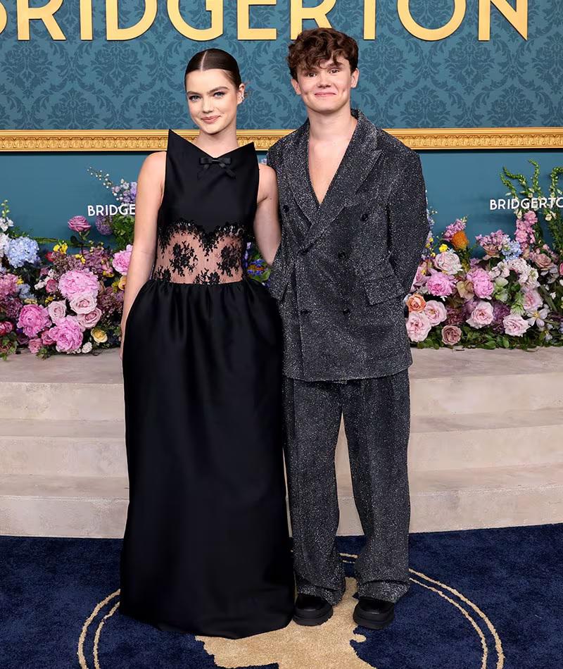 ¡Ya no son los niños de la serie! Florence Hunt (17) y Will Tilston (17) interpretan a Hyacinth y Gregory, quienes han cambiado considerablemente desde la última vez que les vimos en la serie.