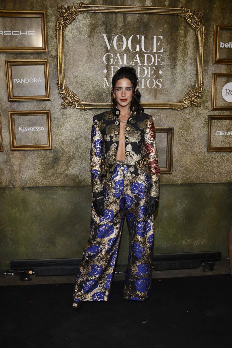 La actriz e influencer de fitness, Bárbara de Regil, deslumbró con un elegante traje de dos piezas estampado, demostrando su impecable sentido del estilo.
