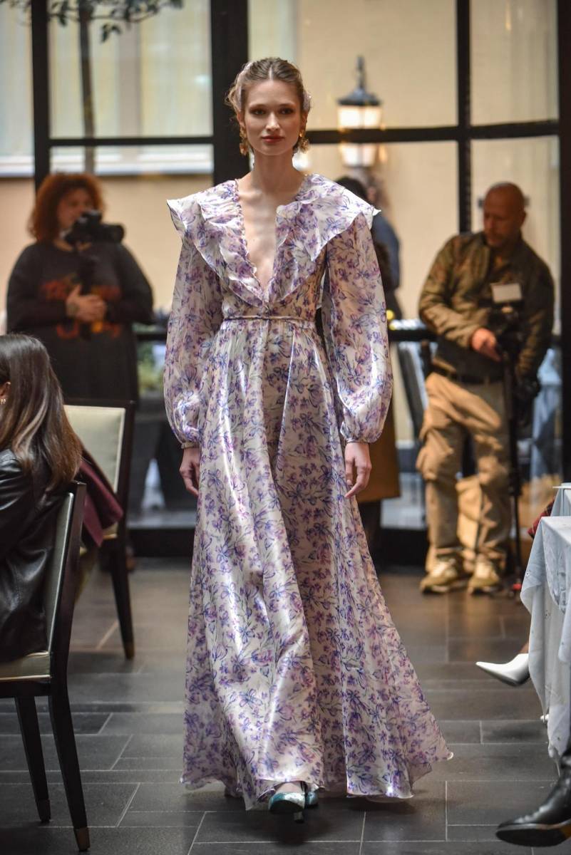 Milan Fashion Week ya extendió sus pasarelas con las propuestas de los grandes de la moda italiana para el Otoño-Invierno 2026/2027. Luisa Beccaria abrió la semana con su propuesta cargada de mini prints florales presentada en el Carlton Hotel.