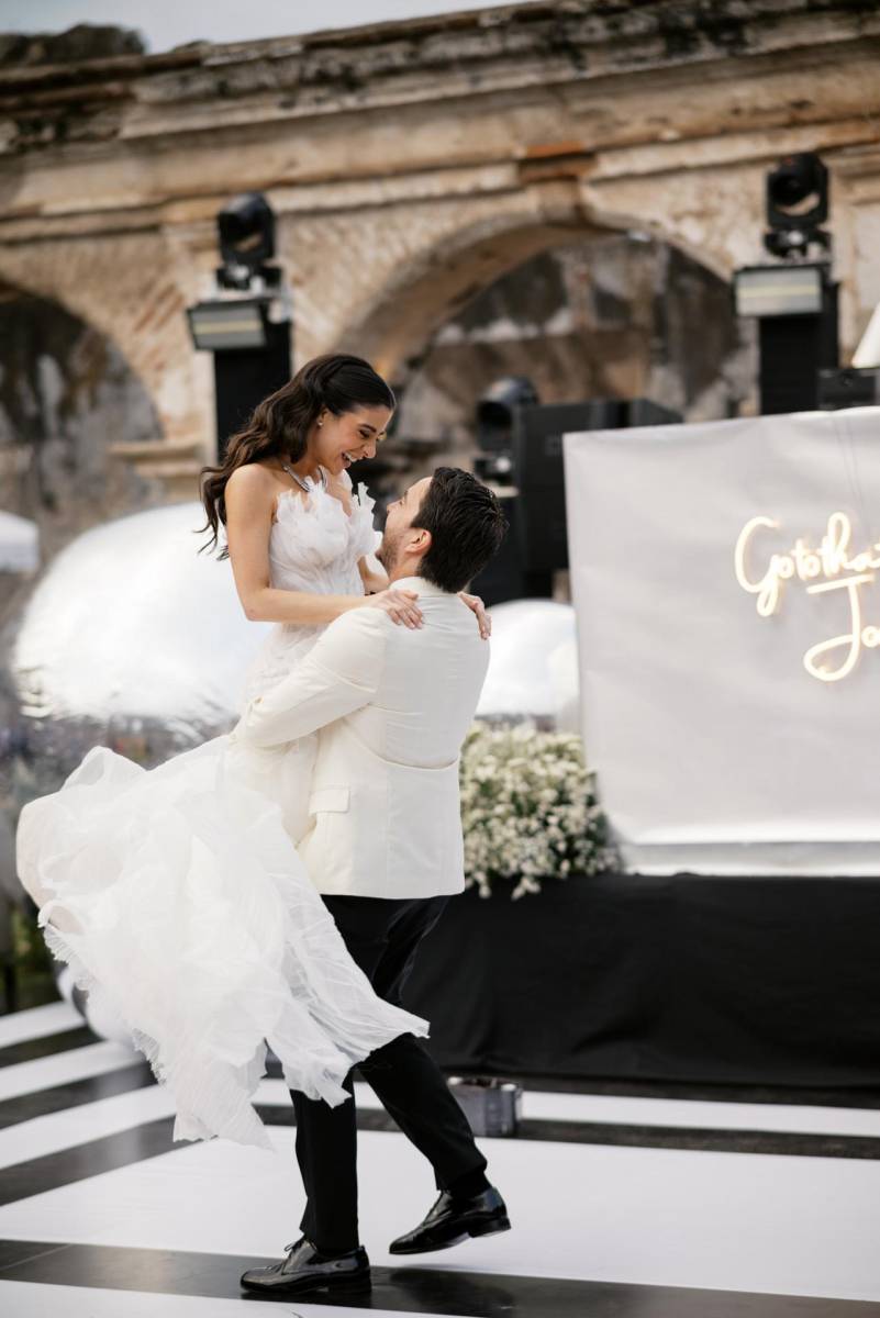 Boda eclesiástica de Joana Bandy y Aldo Lanzas
