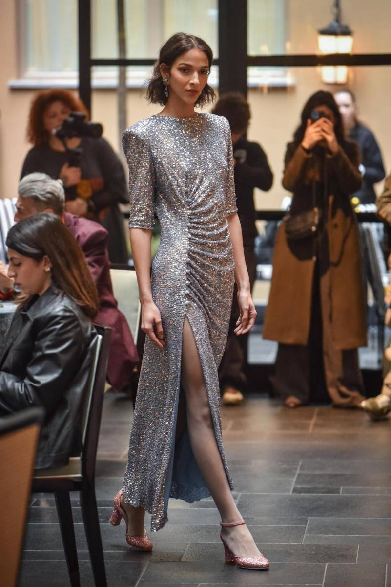 Milan (Italy), 25/02/2026.- A model presents a creation by Luisa Beccaria at the Carlton Hotel during Milan Fashion Week Fall/Winter 2026/2027 in Milan, Italy, 25 February 2026. (Moda, Italia) EFE/EPA/MATTEO CORNER